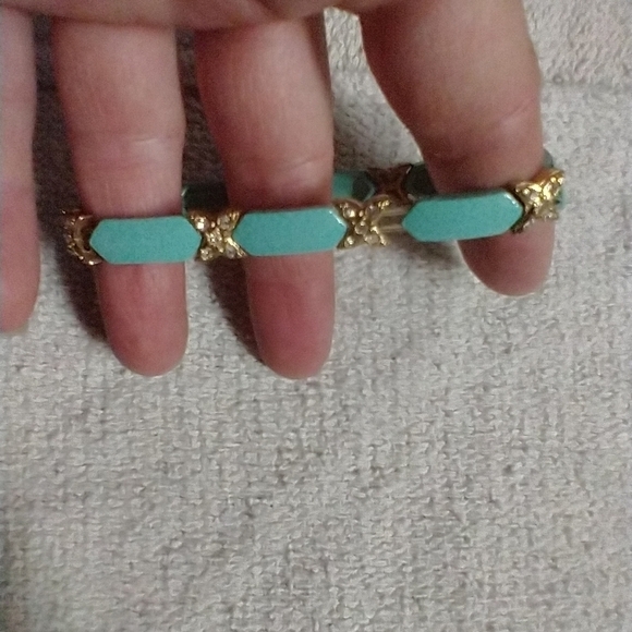 Goldtone turquoise blue crystal stretch bracelet - Picture 2 of 3